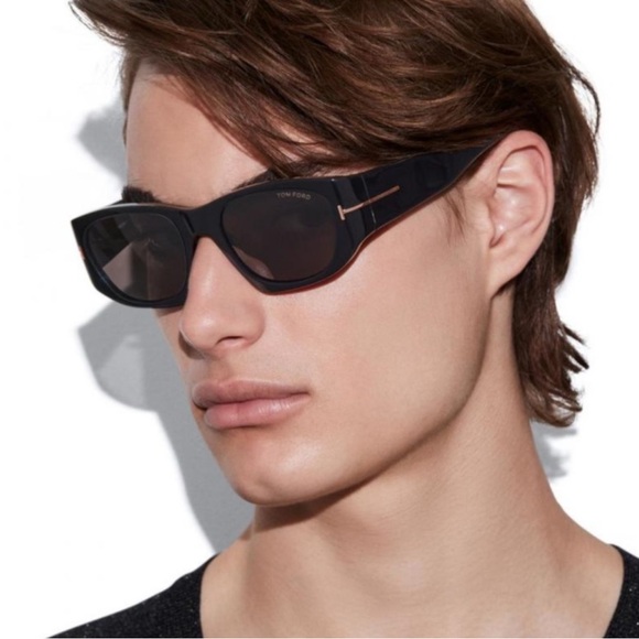 Tom Ford - sunglasses with case - Like New - never worn - 53-19-145 - Picture 13 of 15